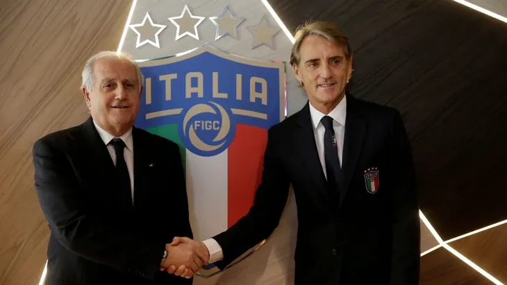 Ein alter und nun der neue Nationaltrainer Italiens: Roberto Mancini (rechts), hier 2018